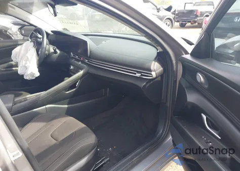 2024 Hyundai Elantra Sel z USA, uszkodzony, nr VIN KMHLS4DG7RU643596